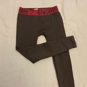Gym shark leggings S